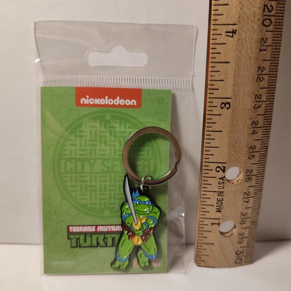 Leonardo TMNT Teenage Mutant Ninja Turtles Keychain Official Nickelodeon Keyring - Picture 2 of 3